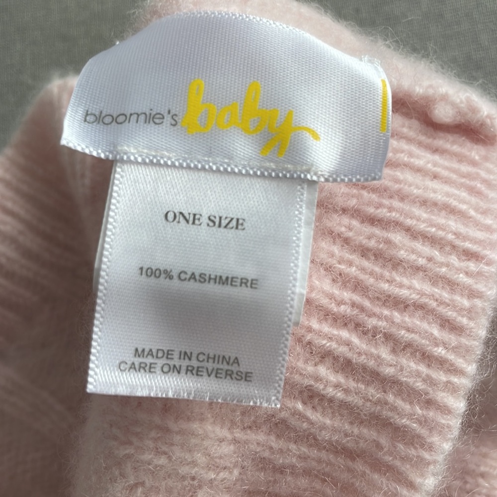Bloomingdale’s Cable Knit Pom Pom Cashmere Hat - Picture 4 of 4